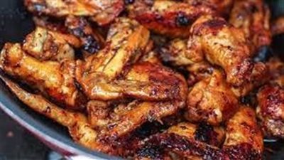 أجنحة الدجاج المشوية وجبة شهية وسهلة التحضير