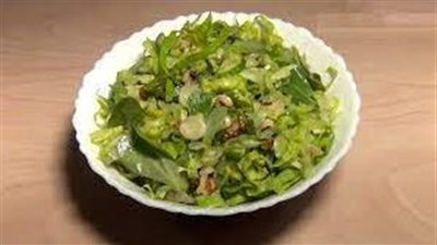 سلطة خضراء طبق جانبي صحي ولذيذ