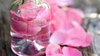 ماذا يفيد مشرب ماء الورد