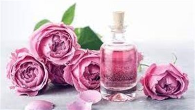 شرب ماء الورد لبشرة الجسم