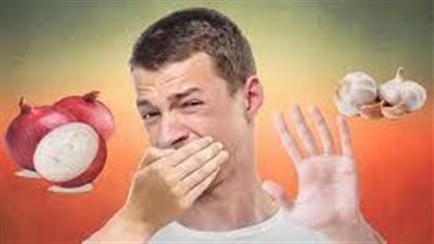 كيفية إزالة رائحة البصل من اليدين