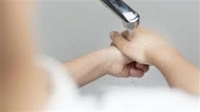تخلص من رائحة البصل والثوم من يديك