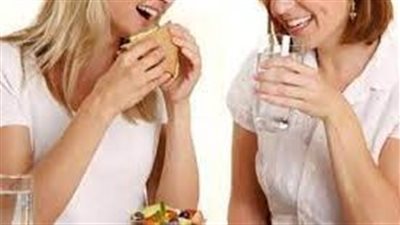 فوائد شرب الماء بعد الأكل للجهاز الهضمي