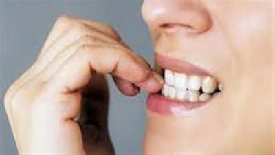 قضم الأظافر: عادة مزعجة أم علامة على مشكلة أعمق؟