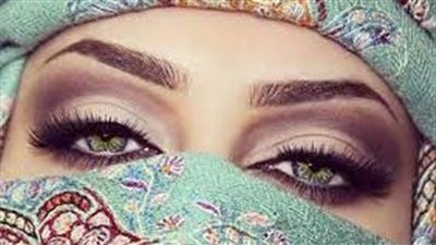 أجمل عيون النساء: رحلة عبر ألوانها وسحرها