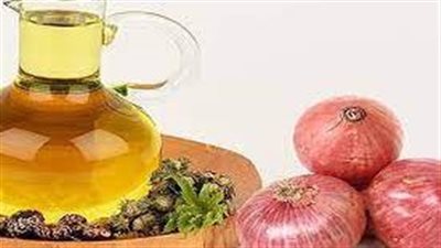 فوائد زيت البصل للشعر: إكسيرٌ سحريٌّ يُنعش شعركِ ويُعيد إليه حيويته