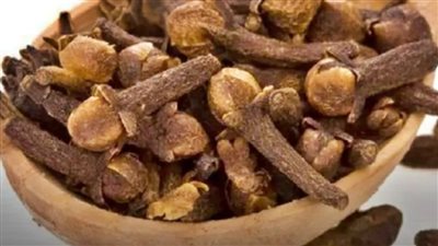 أهم وأبرز فوائد مضغ القرنفل قبل الخلود إلى النوم مباشرةً